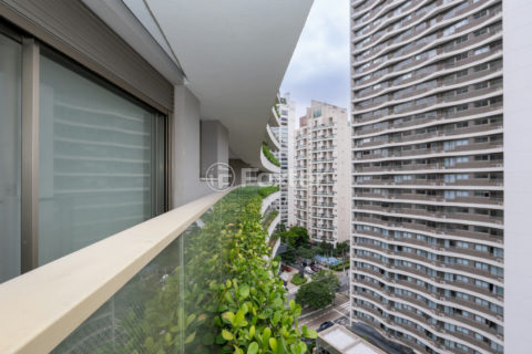 Image 30 - 1040248