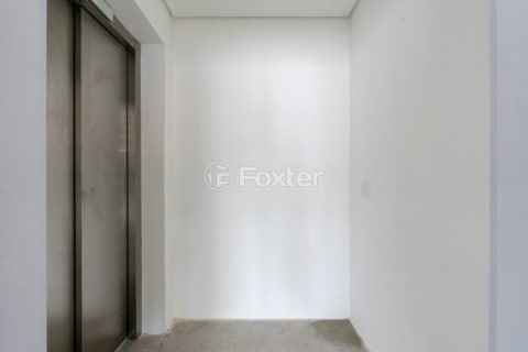 Image 28 - 1040248