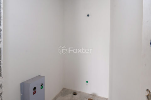 Image 27 - 1040248
