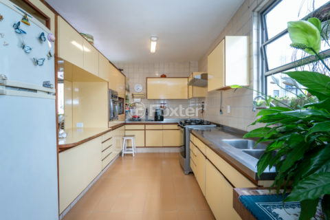 Image 37 - 1040253