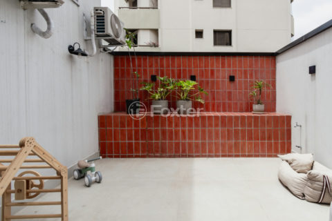 Image 29 - 1040255