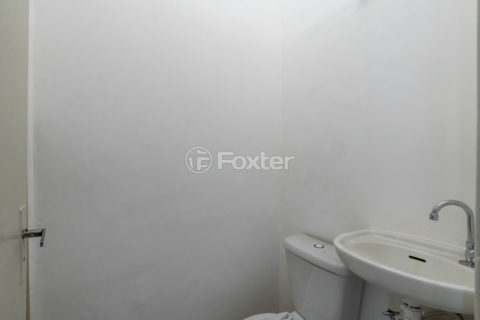 Image 20 - 1040256