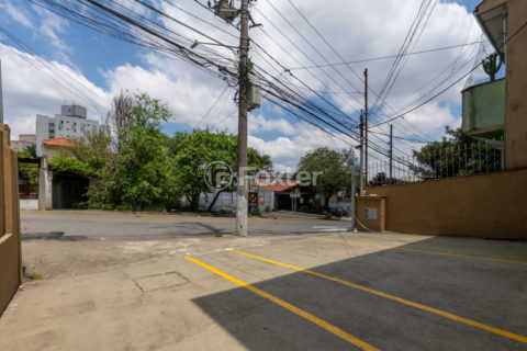 Image 35 - 1040256