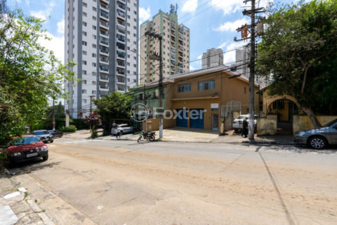Image 37 - 1040256