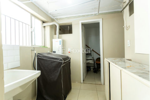 Image 21 - 1040262