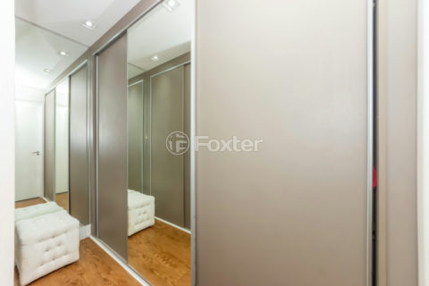 Image 32 - 1040275