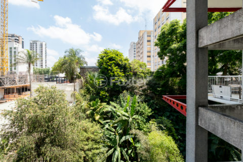 Image 10 - 1040276