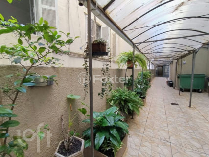 Image 8 - 1040295