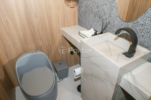 Image 10 - 1040333