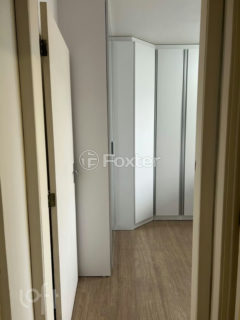 Image 32 - 1040353