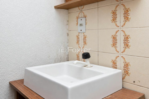 Image 32 - 1040444