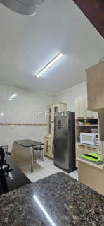 Image 4 - 1040477