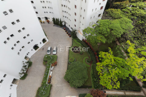 Image 24 - 1040504