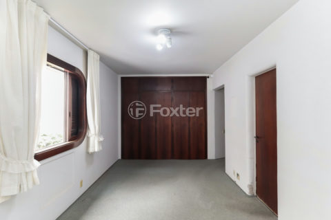Image 22 - 1040504