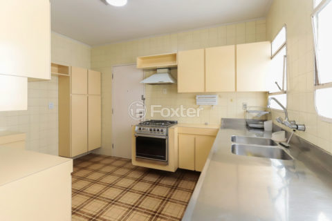 Image 32 - 1040504