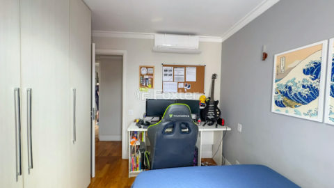 Image 21 - 1040599