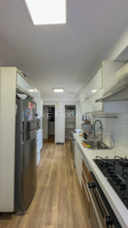 Image 32 - 1040599