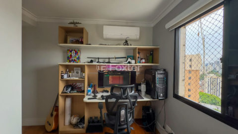 Image 30 - 1040599