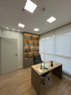 Image 3 - 1040600