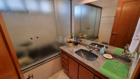 Image 37 - 1040613