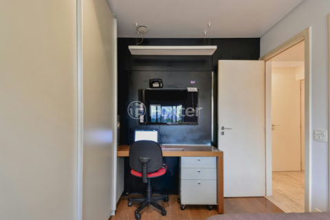 Image 23 - 1040619