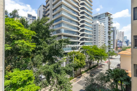 Image 15 - 1040634