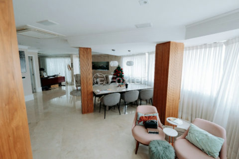 Image 10 - 1040643