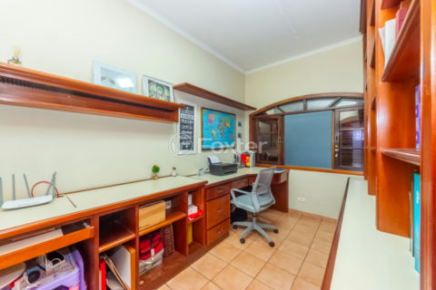 Image 42 - 1040647