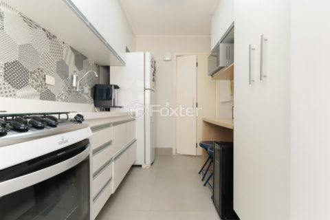 Image 21 - 1040648