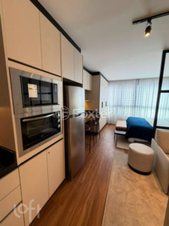 Image 21 - 1040667