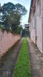 Image 10 - 1040677