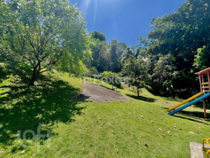 Image 32 - 1040683