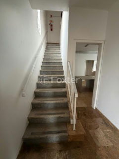 Image 2 - 1040685