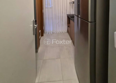 Image 6 - 1040695