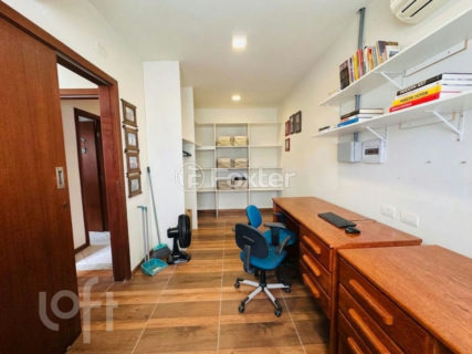 Image 35 - 1040720