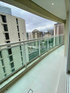 Image 25 - 1040744