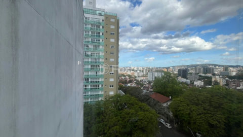 Image 11 - 1040857