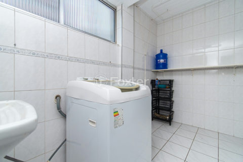 Image 25 - 1040921