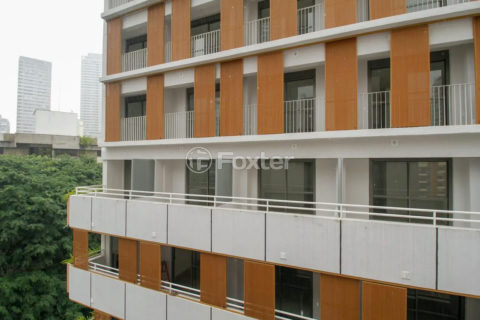 Image 21 - 1040923