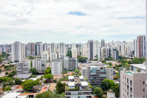 Image 21 - 1040936