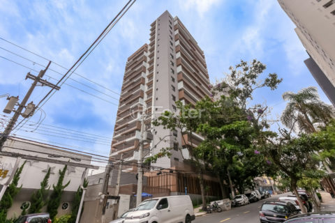 Image 37 - 1040937