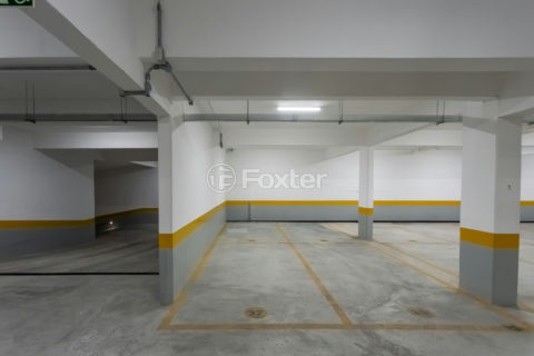 Image 27 - 1040937