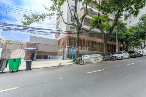 Image 2 - 1040937