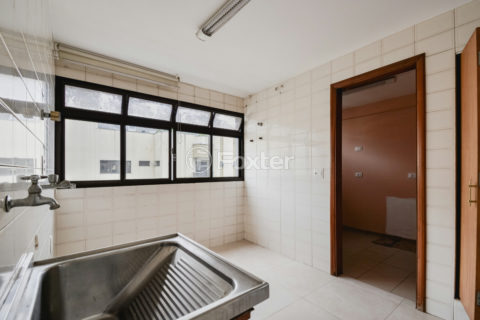 Image 37 - 1040941