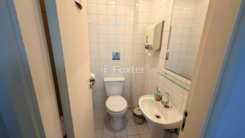 Image 8 - 1040952