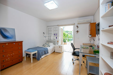 Image 35 - 1041228