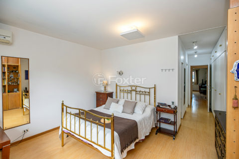 Image 42 - 1041228