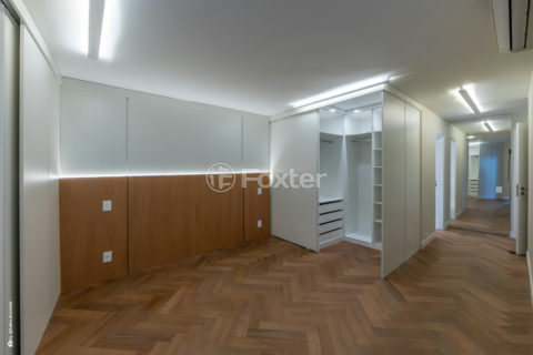 Image 30 - 1041526