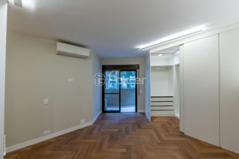 Image 32 - 1041526