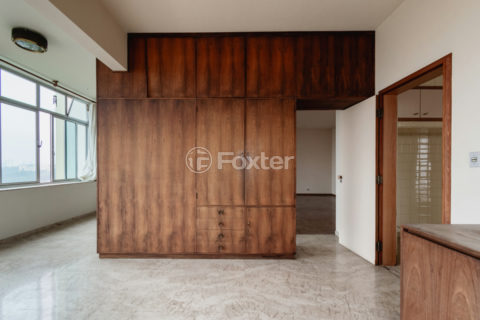 Image 12 - 1041921